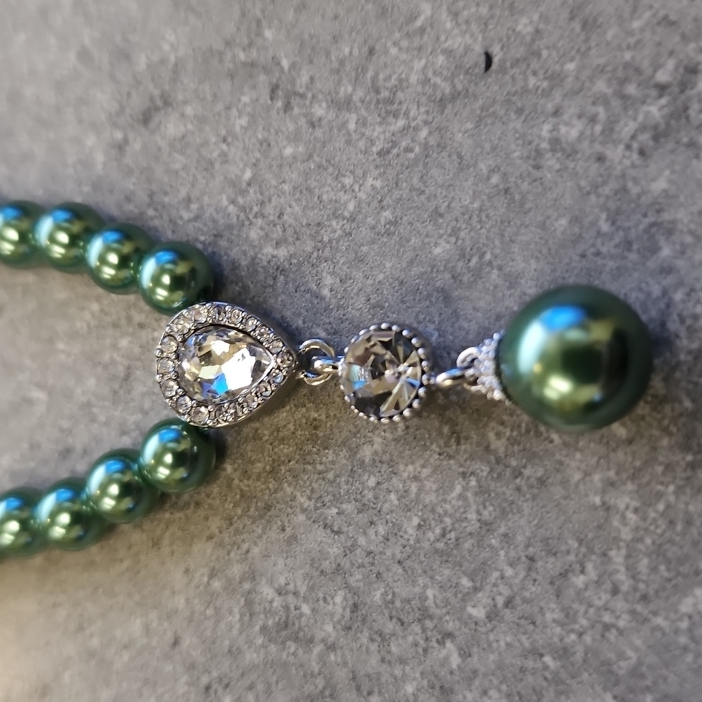 Macy's necklace, earrings and bracelet set - Picture 4 of 6